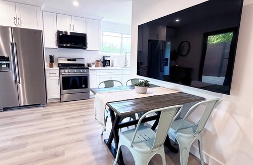Granada Hills South House | Spacious 1-bedroom private Oasis, In beautiful Granada Hills.