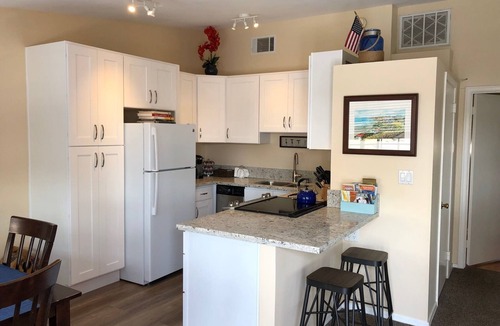 Corona del Mar Apartment | Spacious, 1 bedroom "Villa del Mar" within waking distance to the Beach & Shops