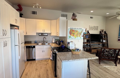 Corona del Mar Apartment | Spacious, 1 bedroom "Villa del Mar" within waking distance to the Beach & Shops