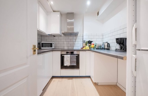 Fitzrovia Apartment | Spacious 1BR in The Heart of Fitzrovia