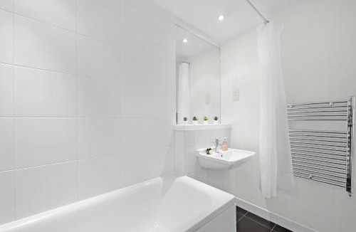 Canary Wharf Apartment | Spacious 2-bed Apartment Short Term Rental & Flexible Renting Canary Wharf!