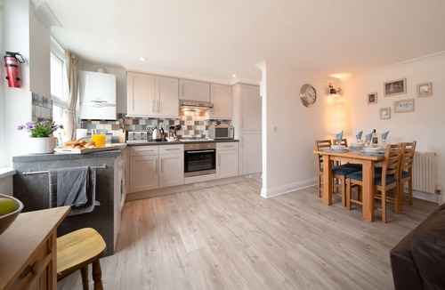 Mortehoe Apartment | Spacious 2 bedroom apartment within walking distance of Woolacombe beach, complete with own parking