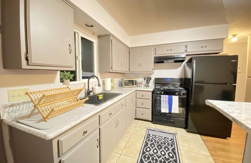 Central Alameda House | Spacious 2 bedroom home in the heart of Los Angeles