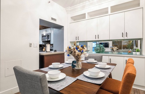 Downtown Los Angeles Condo | Spacious 2 Bedroom Condo in DTLA, Large Private Patio, Pets Welcomed