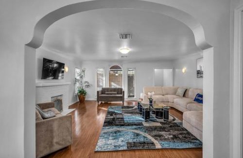 Melrose House | Spacious 2 levels 2-Bedroom 2-Bath in The best Neighborhood