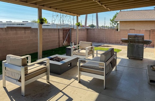 Northwest Anaheim House | Spacious 2 Story Home-Perfect Location for Disneyland, Your Special Getaway!