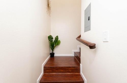 Rossmoyne Apartment | Spacious 2BR/2.5BA + Game Room