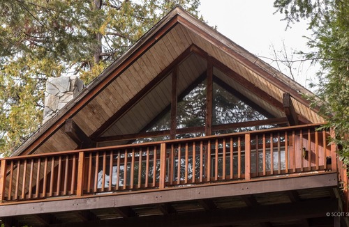 Fish Camp House | Spacious, 2BR/3Ba, A/C, EV charger, game room, pool table, 2 miles from Yosemite