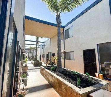 South Redondo Apartment | Spacious 2BR Townhouse - 3 Queens - Sleeps 8