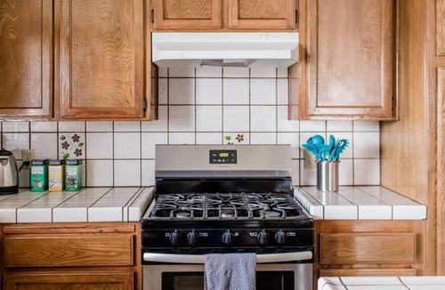 Gardena Apartment | Spacious 3 BD / Large Master BR with Ensuite Bath