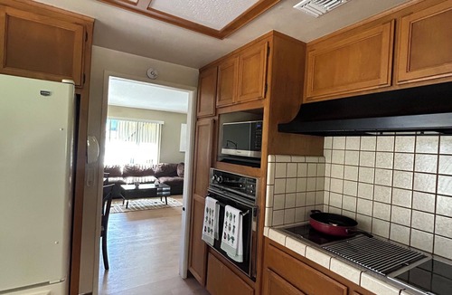 Estates at Canyon Crest House | Spacious 3 Bed, 3 Bath Home w/Yard Pet & Family Friendly Ideal for 30+ Day Stays