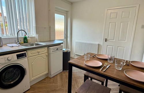 Wolverhampton House | Spacious 3-Bed House with Parking, WiFi & Garden