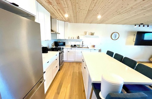 Sylvia Park Apartment | Spacious 3-bedroom/2 bath apartment in Topanga Hills with AC