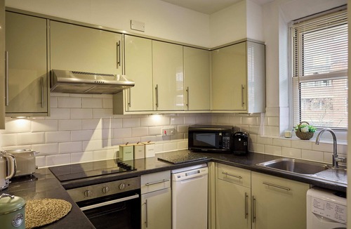 Cantelowes Apartment | Spacious 3-Bedroom Apartment Near King’s Cross & Camden Town.