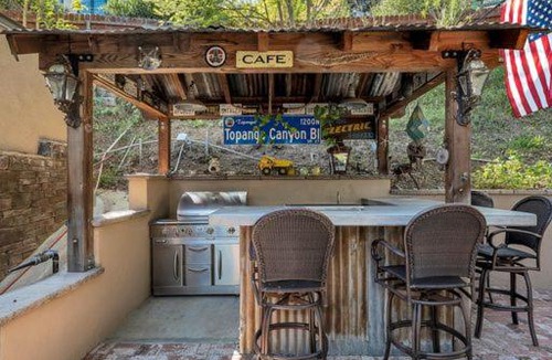 Topanga House | Spacious 3 Bedroom home with hot tub and gym