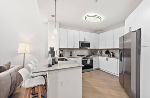 Tustin Apartment | Spacious 3bedroom 4 Bed apartment + resort style amenities near Shopping/Disney