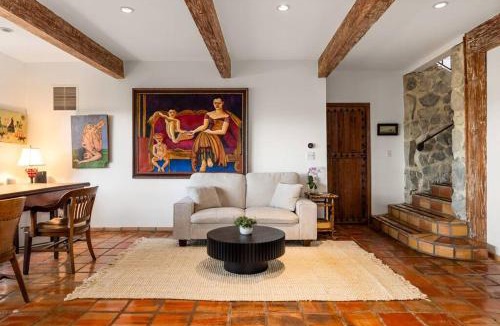 Fernwood House | Spacious 3BR 2BA House in Topanga with Nature Views and Modern Amenities