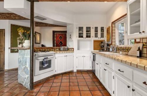Fernwood House | Spacious 3BR 2BA House in Topanga with Nature Views and Modern Amenities