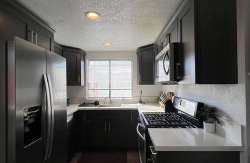 Palms Apartment | Spacious 3BR/3BA Home Private Yard in Culver City
