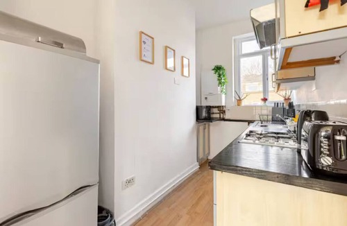 Camden Town with Primrose Hill House | Spacious 3BR Camden Home, Sleeps 6, Fast Wi-Fi, Walk to Tube & Markets!