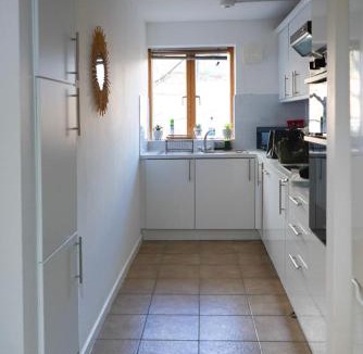 Euston Apartment | Spacious 3BR Flat Long Stays Short Walk To Euston & Camden Station