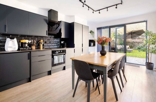 South Hampstead Apartment | Spacious 4-Bed Home in the ♥️ of London | Private Garden + Air Con