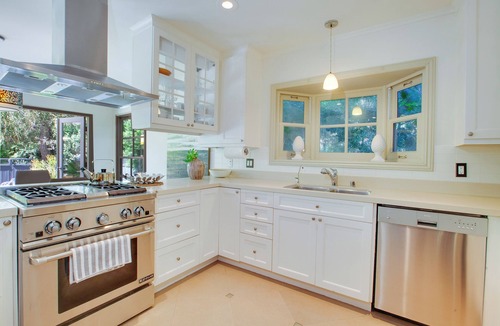Tri-West Villa | Spacious 4-bedroom Villa with Pool + Guest House in West Hollywood West