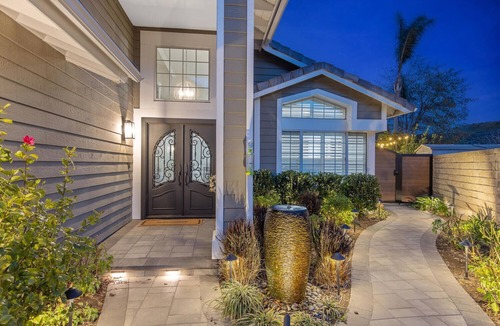 Santa Clarita House | Spacious 4-bedroom house in charming Santa Clarita with Pool