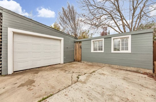 Southeastern Sacramento House | Spacious 4 bedroom bungalow near Downtown Sacramento