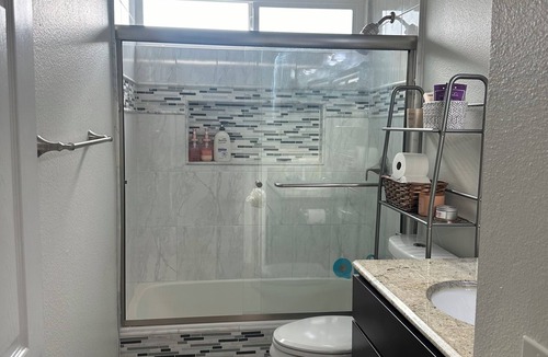 Brea House | Spacious 4-bedroom Disneyland townhome with AC, WiFi