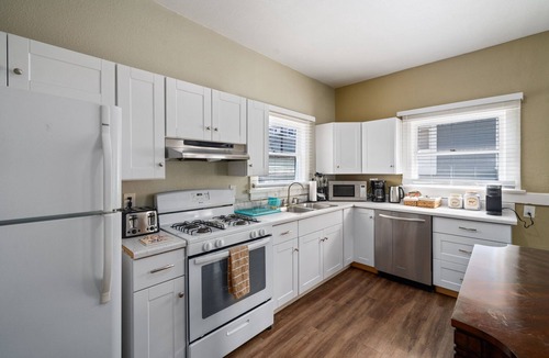 Willmore House | Spacious 4 Bedroom Home in Downtown Long Beach