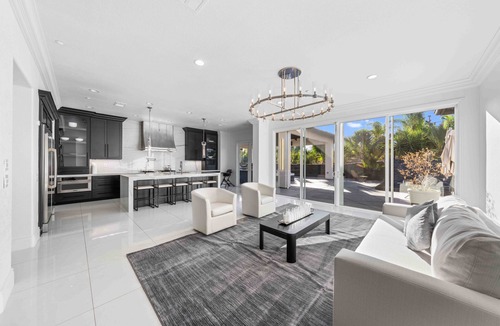 Riverside House | Spacious 4-bedroom house in delightful Riverside with WiFi, AC