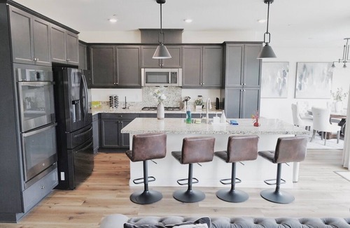 Ontario House | Spacious 4-bedroom house with 4 king beds