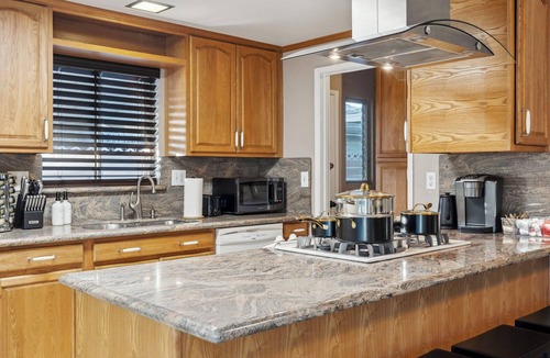 Anaheim Resort House | Spacious 4-bedroom house near Disneyland with WiFi, AC, Private Pool, & Hot Tub