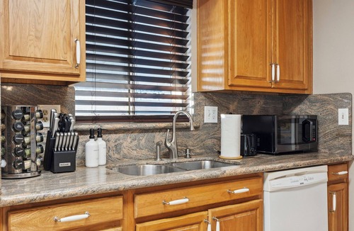 Anaheim Resort House | Spacious 4-bedroom house near Disneyland with WiFi, AC, Private Pool, & Hot Tub