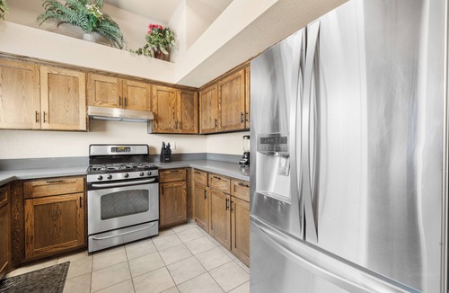 Pumpkin Center House | Spacious 4-bedroom house with WiFi, fitness room in Bakersfield