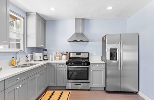 Westminster House | Spacious 4-bedroom house with WiFi, AC in serene Midway City