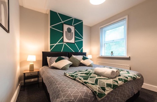 Southampton House | Spacious 4 Bedrooms-Guests 8-Long Term Disc-Driveway