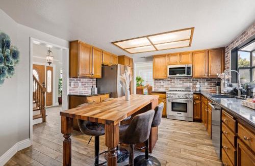 Lake Elsinore House | Spacious 4 BR with Heated Pool & SPA And Fire Pit