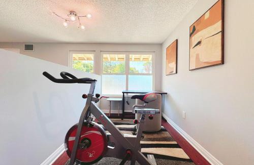 Hacienda Heights House | Spacious 4B2B HOUSE DTLA & Disney Office Gym