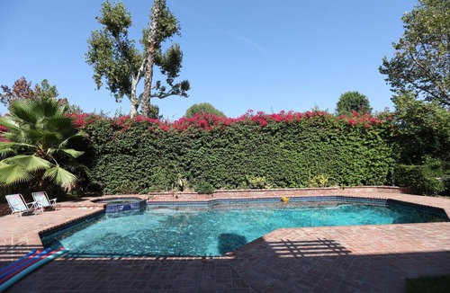 East Pasadena Villa | Spacious 4b3.5b House w/Swimming Pool in Pasadena
