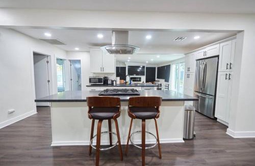 Del Aire Apartment | Spacious 4BR Gem with Private Hot Tub