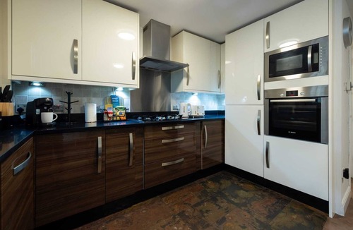 North Woolwich House | Spacious 4BR House w/Parking Excel Canary Wharf London city Airport