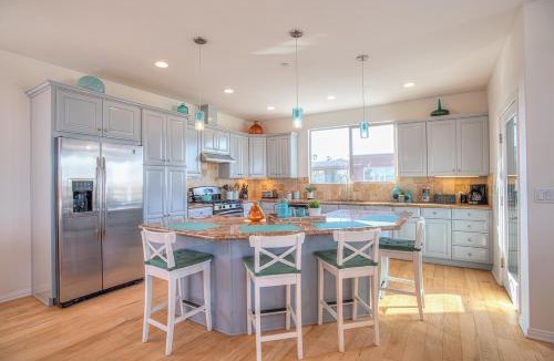 Oxnard Shores House | Spacious 4BR, Rooftop Deck, Fire Pit, Steps to Shore