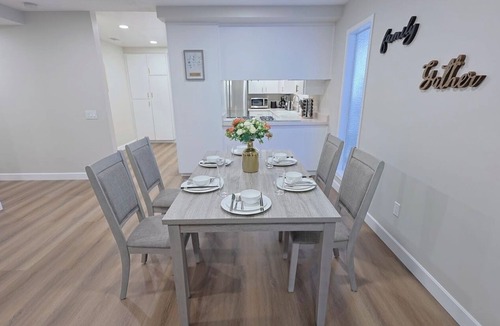 Upland House | Spacious 5-bedroom 2-bathroom house with AC and WiFi in marvelous Upland