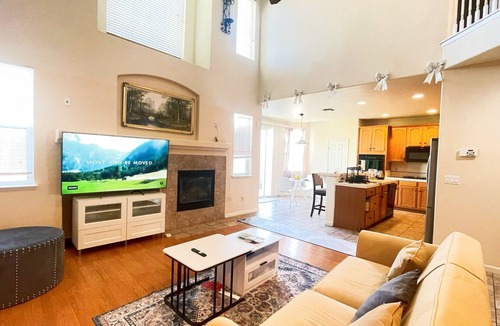 Elk Grove House | Spacious 5-bedroom 3-bath house in delightful Elk Grove