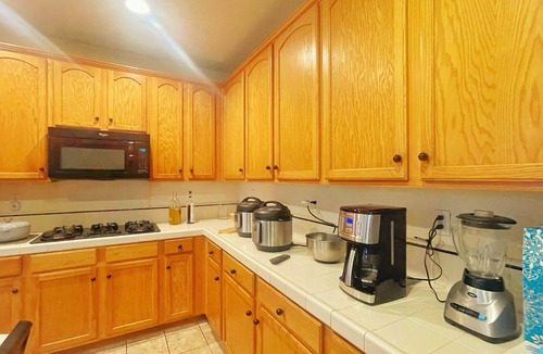 Elk Grove House | Spacious 5-bedroom 3-bath house in delightful Elk Grove