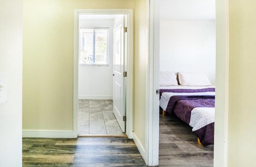 Los Angeles Apartment | Spacious 5 Bedroom 3 Bath Modern Home by Downtown LA With Parking