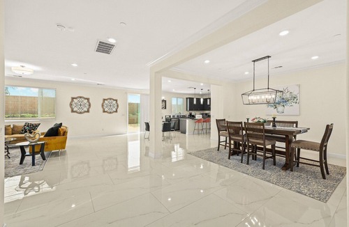 Ontario House | Spacious 5 bedroom home