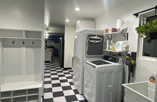 West Carson House | Spacious 5-bedroom house in welcoming Torrance with WiFi, AC, large yard